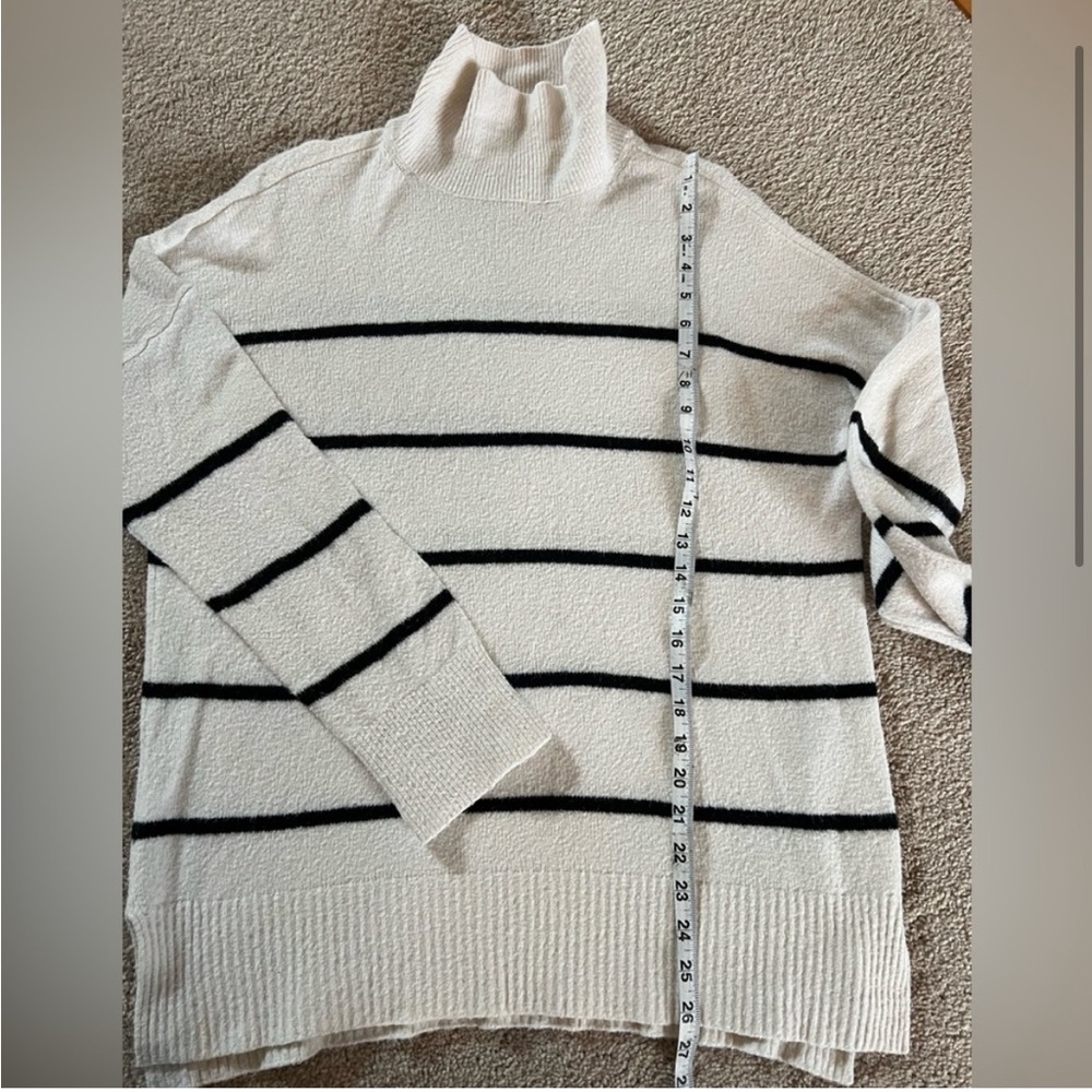 Abercrombie & Fitch Sweater - Picture 3 of 5